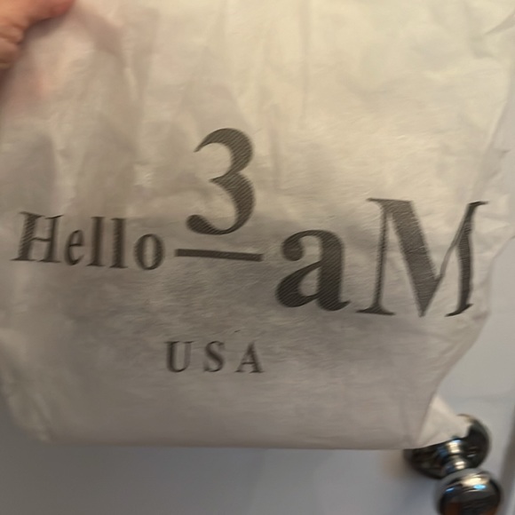 New hello 3 Am Crossbody - Picture 5 of 6